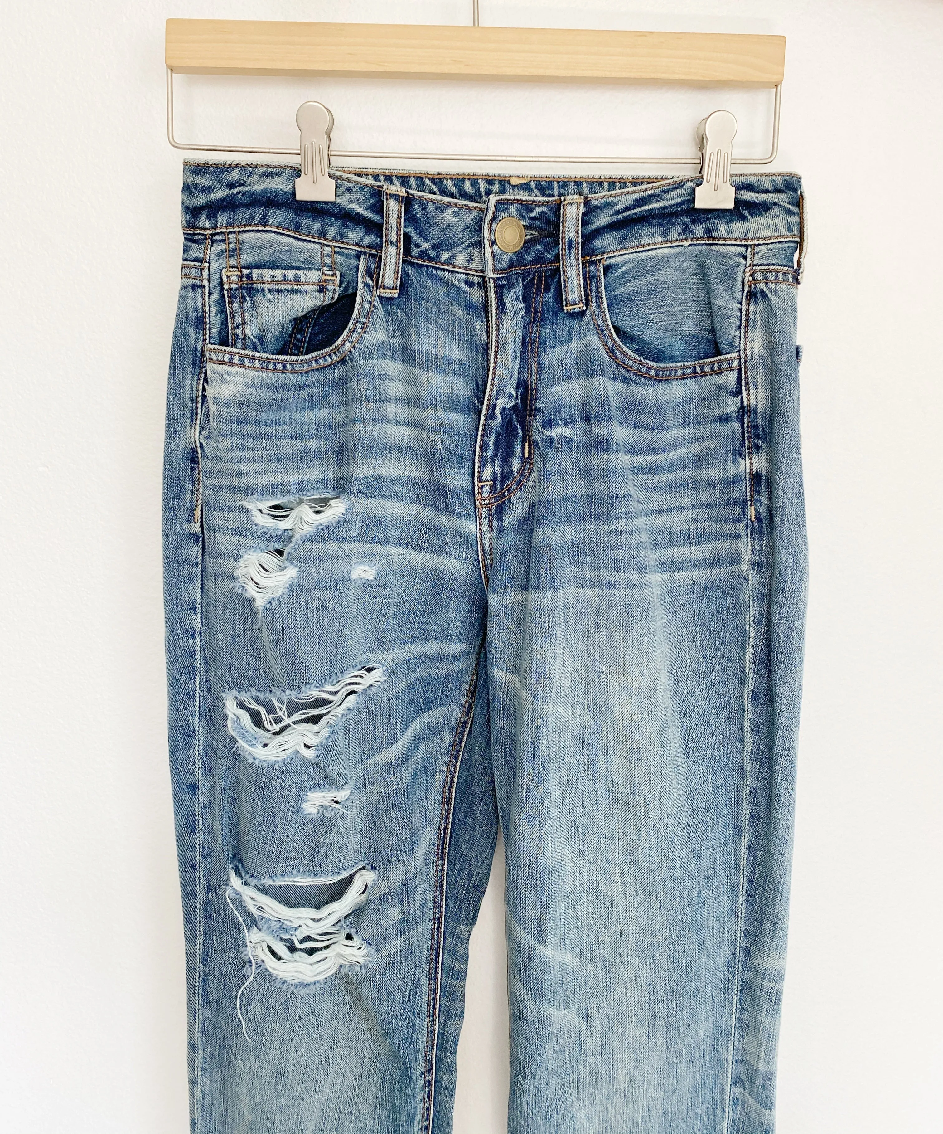 American Eagle Tom Girl Distressed Jeans New 2 Regular