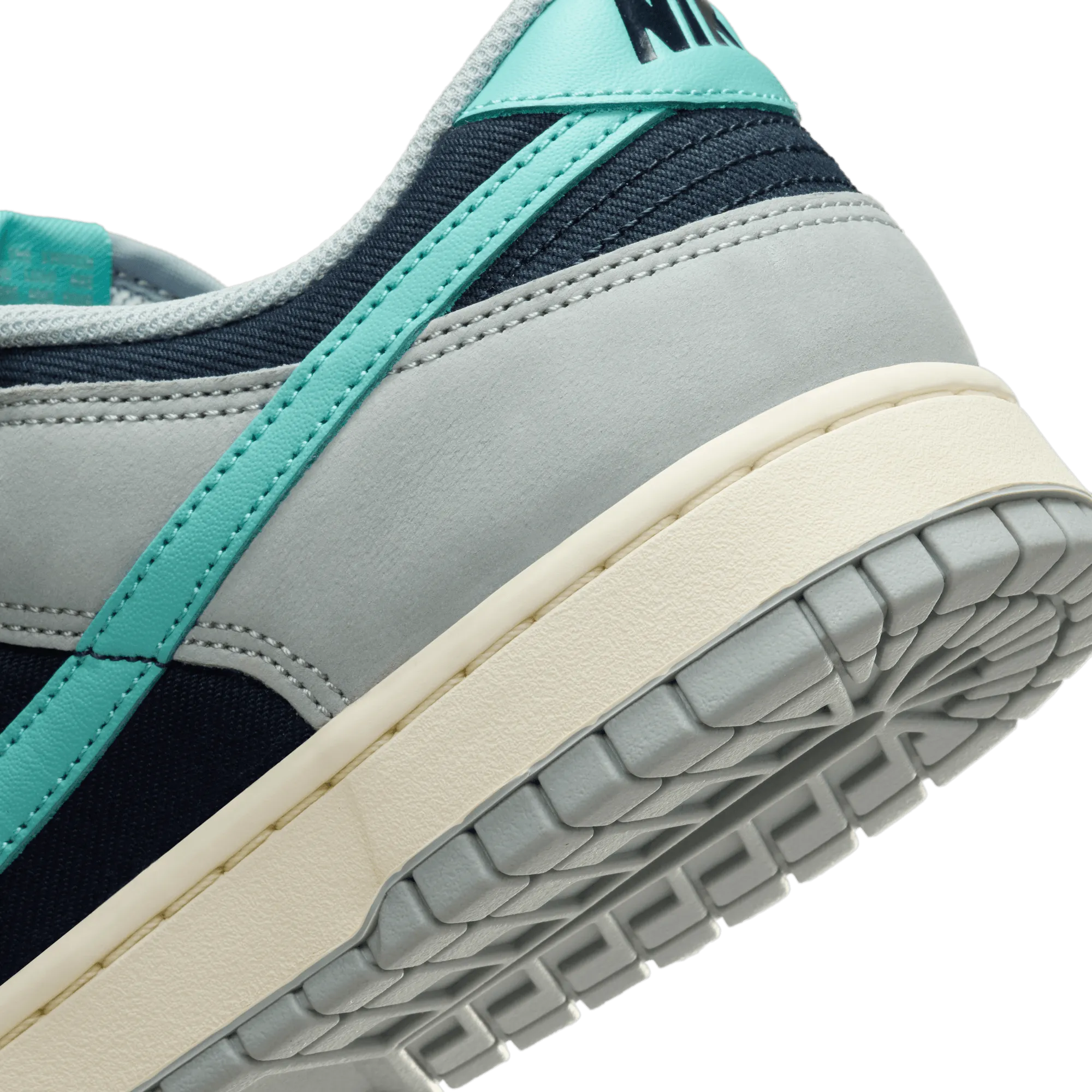 DUNK LOW RETRO PRM "GREEN FROST"