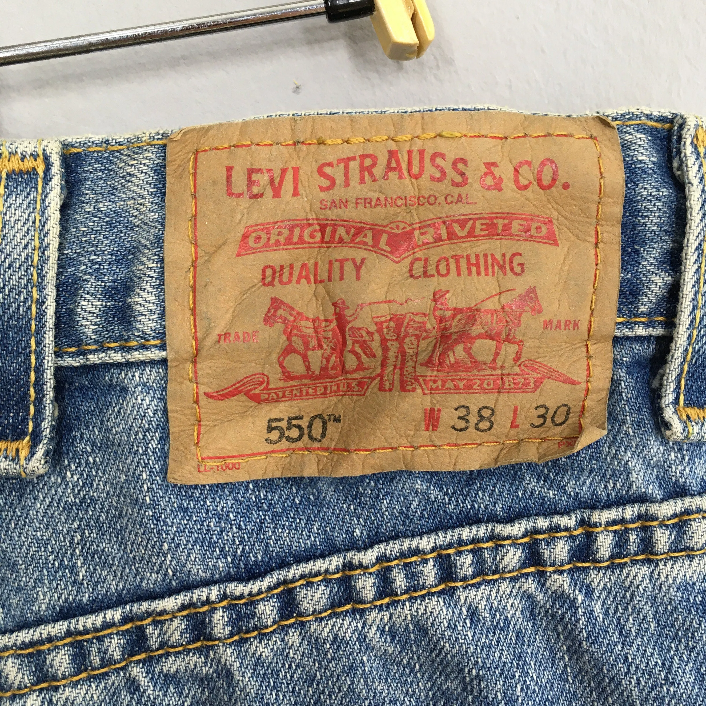 Levi's 550 Relaxed Fit Jeans Faded Dirty Denim Size 38x31